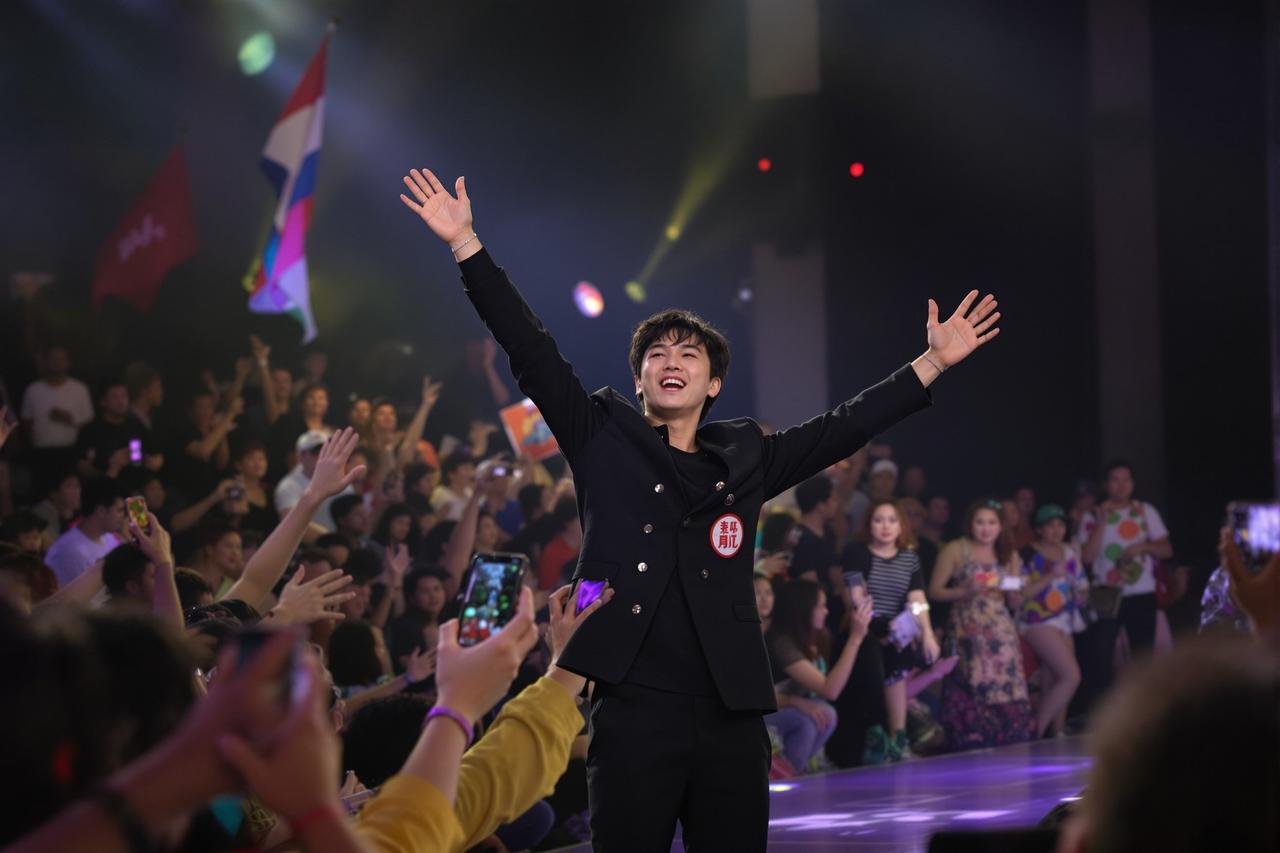 影视工场影迷见面会圆满举行，万名粉丝热情参与